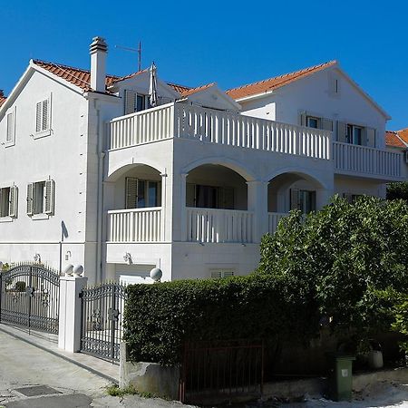Apartments Manda Supetar Bagian luar foto