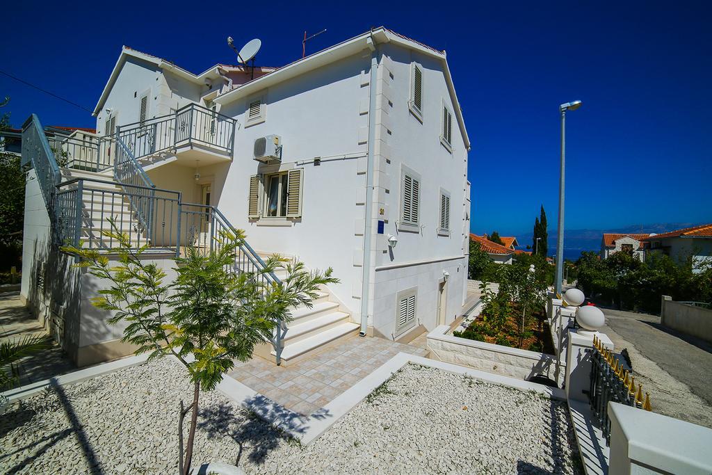 Apartments Manda Supetar Bagian luar foto