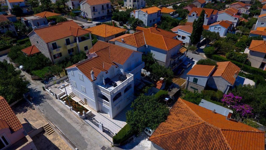 Apartments Manda Supetar Bagian luar foto